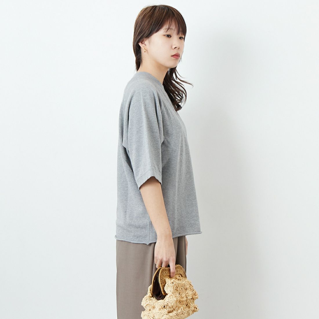 THE SHINZONE [ザ シンゾーン] INLAYED ハーフスリーブTシャツ [25SMSCU03] 06 GRAY &&モデル身長：167cm 着用サイズ：F0&&
