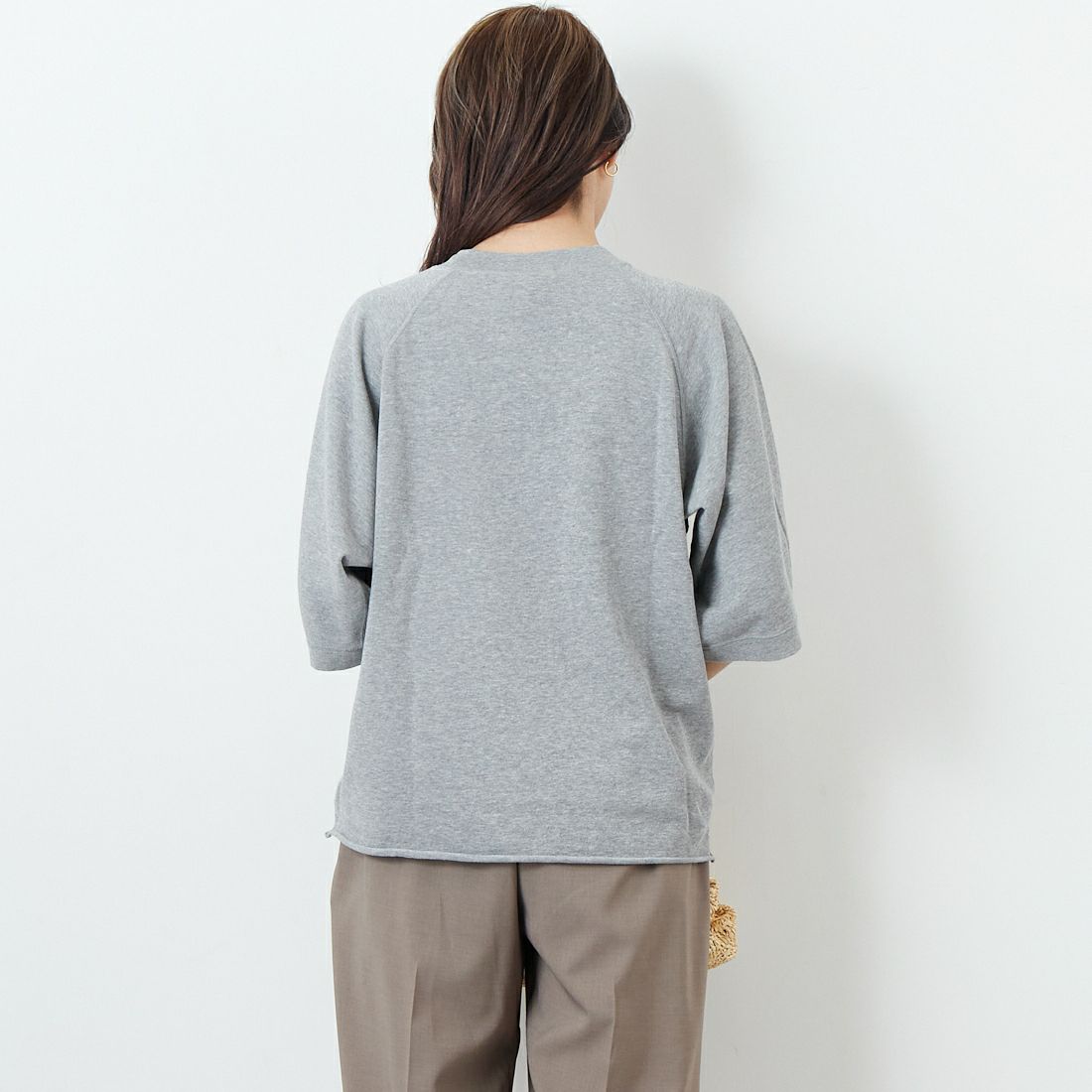 THE SHINZONE [ザ シンゾーン] INLAYED ハーフスリーブTシャツ [25SMSCU03] 06 GRAY &&モデル身長：167cm 着用サイズ：F0&&