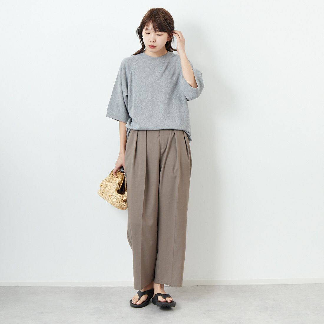 THE SHINZONE [ザ シンゾーン] INLAYED ハーフスリーブTシャツ [25SMSCU03] 06 GRAY &&モデル身長：167cm 着用サイズ：F0&&