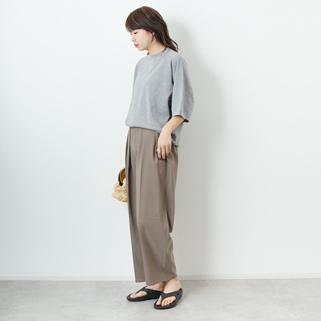 THE SHINZONE [ザ シンゾーン] INLAYED ハーフスリーブTシャツ [25SMSCU03] 06 GRAY &&モデル身長：167cm 着用サイズ：F0&&