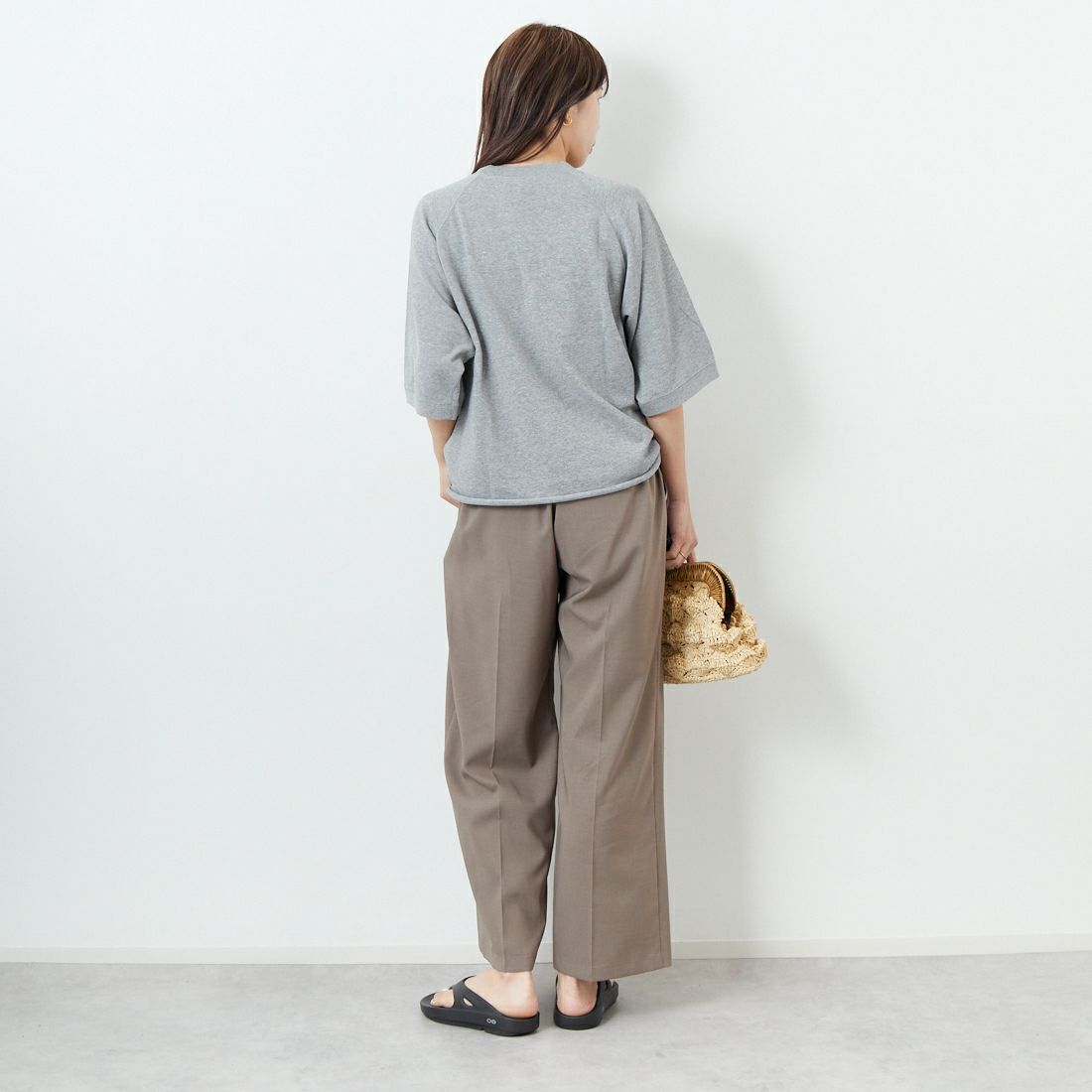 THE SHINZONE [ザ シンゾーン] INLAYED ハーフスリーブTシャツ [25SMSCU03] 06 GRAY &&モデル身長：167cm 着用サイズ：F0&&