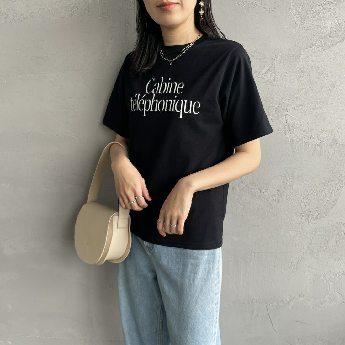 THE SHINZONE [ザ シンゾーン] CABINE TELEPHONIQUE Tシャツ [25SMSCU15] 07 BLACK &&モデル身長：160cm 着用サイズ：F0&&