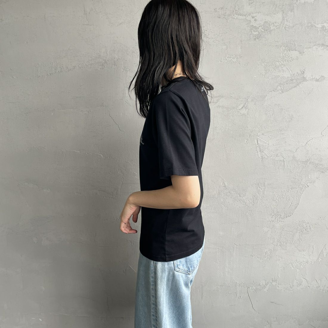 THE SHINZONE [ザ シンゾーン] CABINE TELEPHONIQUE Tシャツ [25SMSCU15] 07 BLACK &&モデル身長：160cm 着用サイズ：F0&&