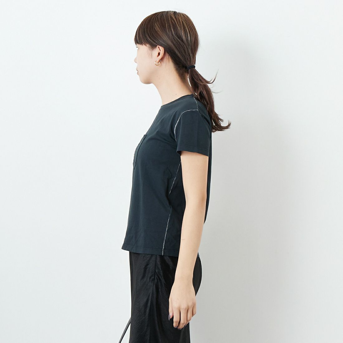MM6 Maison Margiela [エムエムシックス メゾン マルジェラ] クルーネックTシャツ [S62GD0195-M20108] 899 W.BLAC &&モデル身長：167cm 着用サイズ：M&&