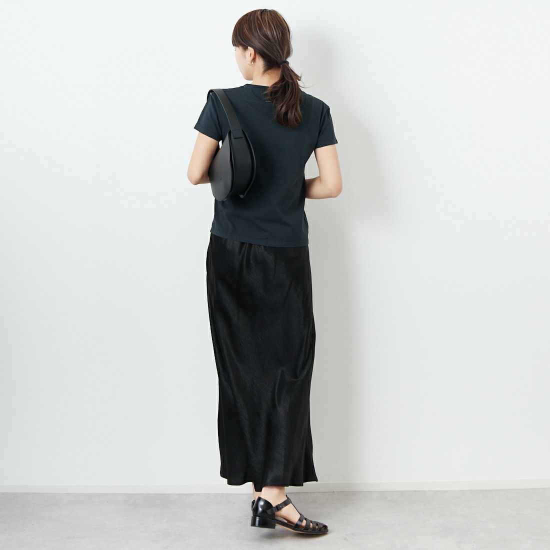 MM6 Maison Margiela [エムエムシックス メゾン マルジェラ] クルーネックTシャツ [S62GD0195-M20108] 899 W.BLAC &&モデル身長：167cm 着用サイズ：M&&