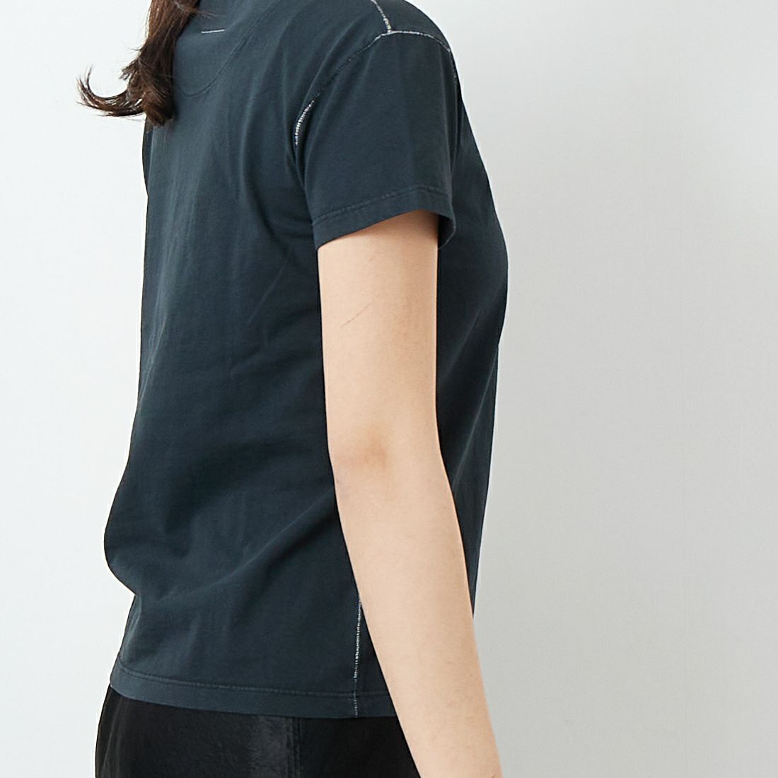 MM6 Maison Margiela [エムエムシックス メゾン マルジェラ] クルーネックTシャツ [S62GD0195-M20108] 899 W.BLAC &&モデル身長：167cm 着用サイズ：M&&
