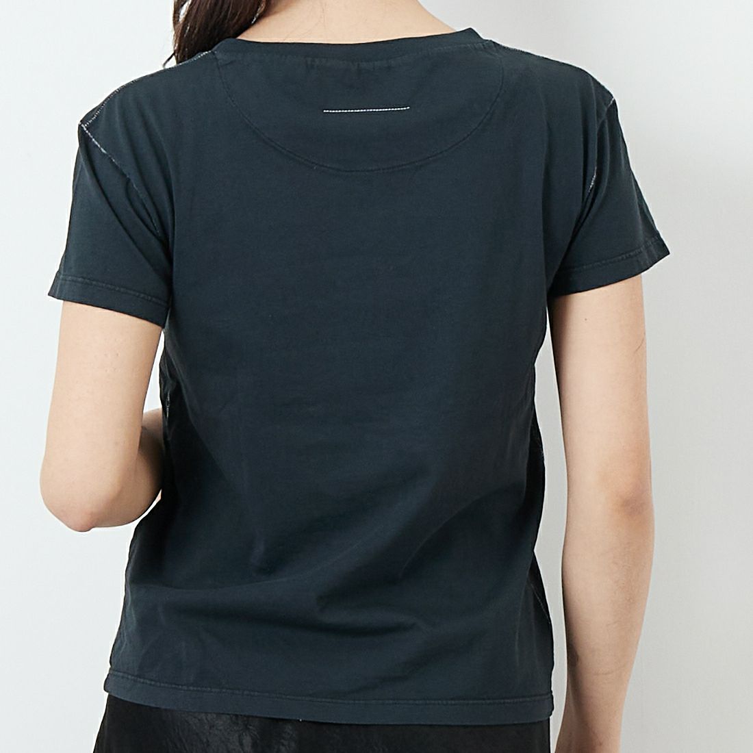 MM6 Maison Margiela [エムエムシックス メゾン マルジェラ] クルーネックTシャツ [S62GD0195-M20108] 899 W.BLAC &&モデル身長：167cm 着用サイズ：M&&