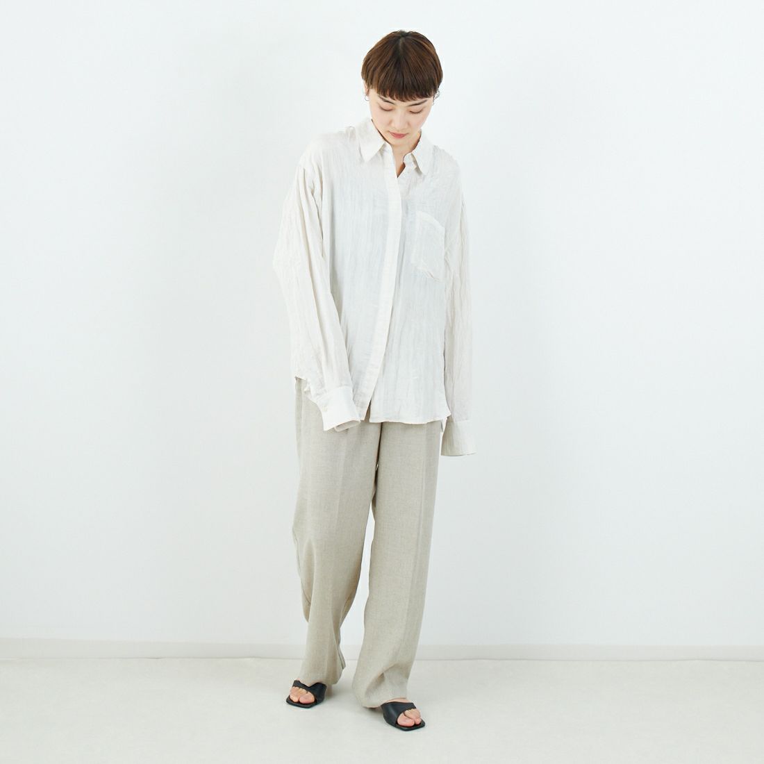 TODAYFUL [トゥデイフル] クレープサテンシャツ [12510402] ECRU&&モデル身長：160cm 着用サイズ：F&&