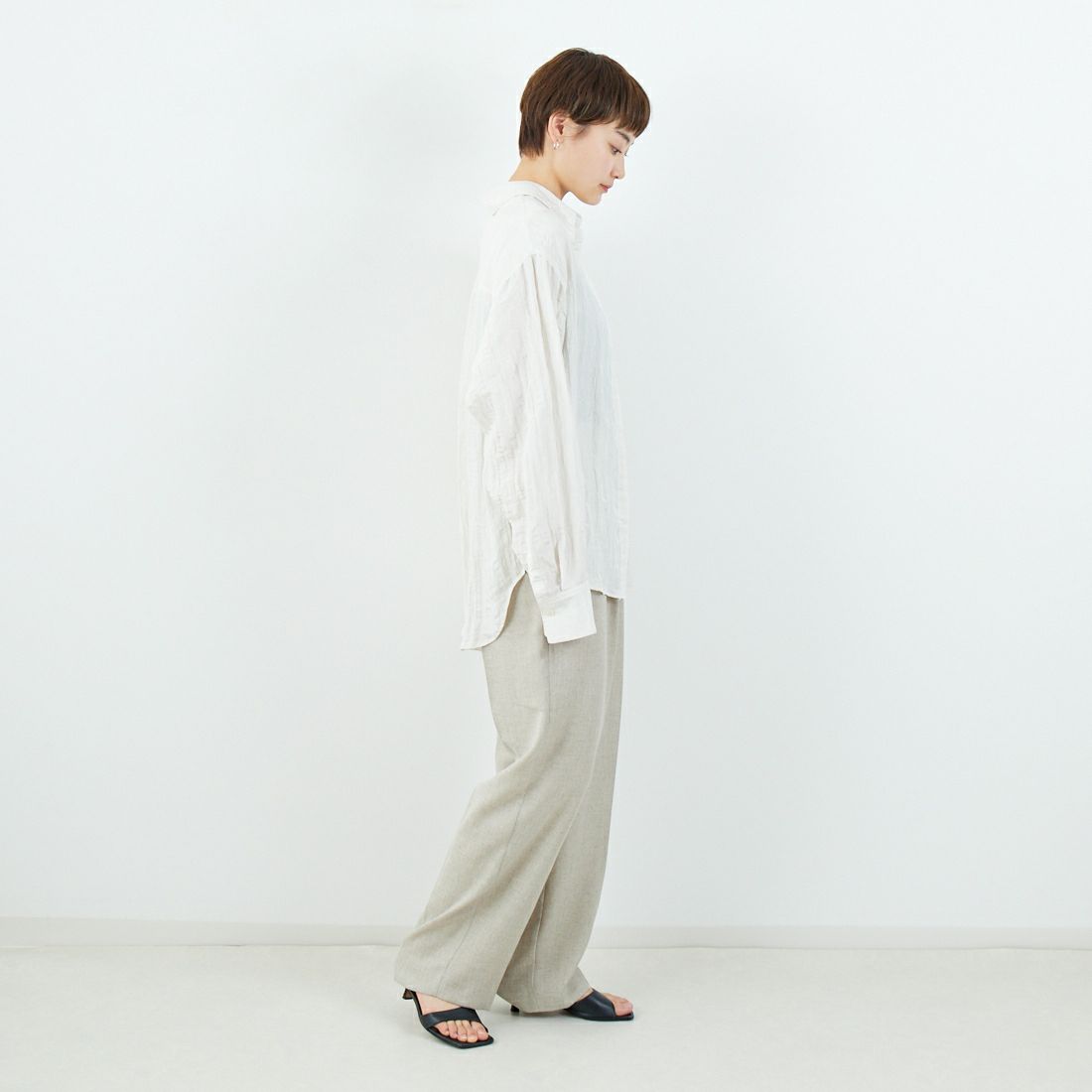 TODAYFUL [トゥデイフル] クレープサテンシャツ [12510402] ECRU&&モデル身長：160cm 着用サイズ：F&&