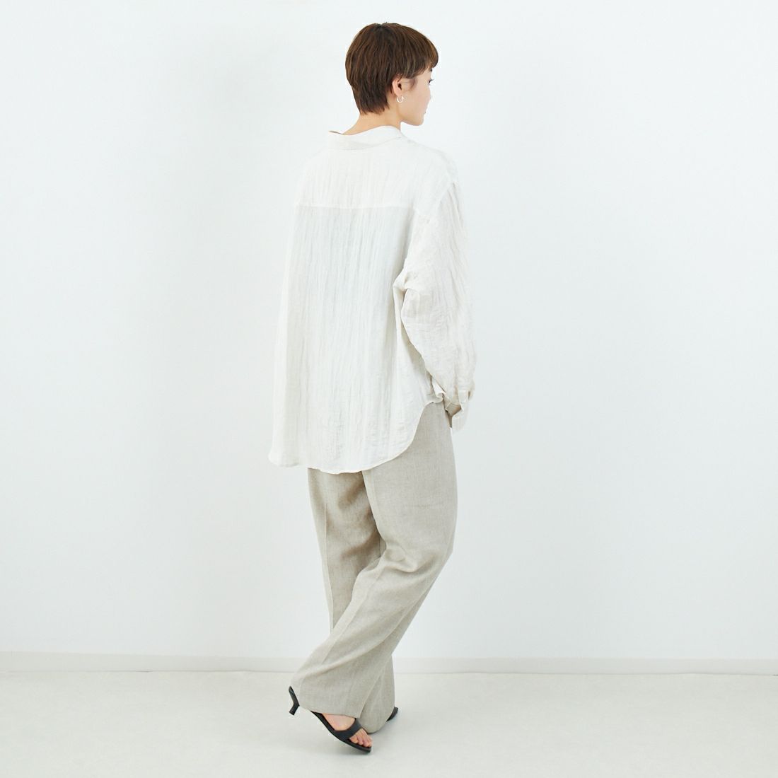 TODAYFUL [トゥデイフル] クレープサテンシャツ [12510402] ECRU&&モデル身長：160cm 着用サイズ：F&&