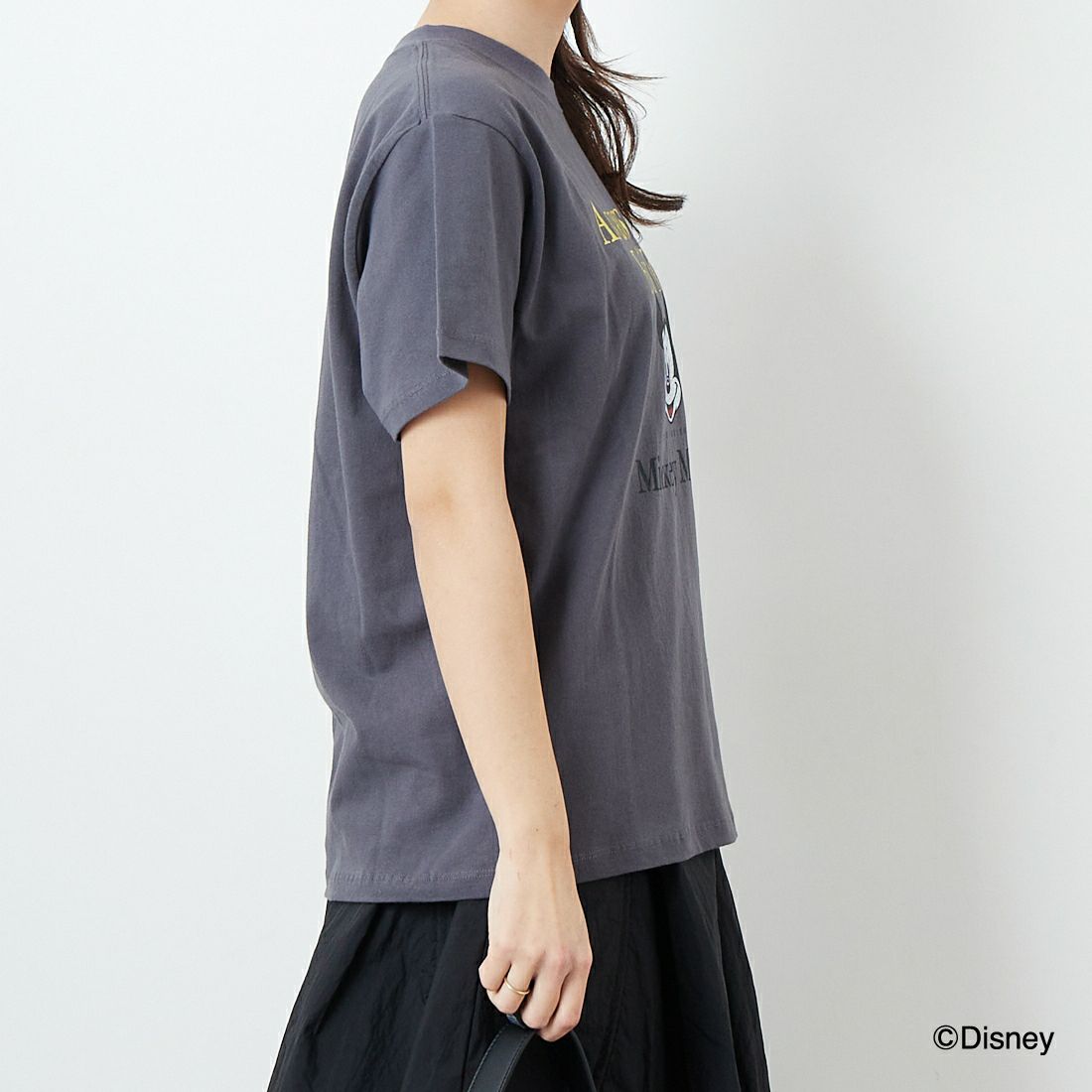 +81 BRANCA [ハチイチブランカ] MICKEY MOUSE/半袖Tシャツ [81B-25SS-CS14-A] CHARCOAL &&モデル身長：167cm 着用サイズ：F&&