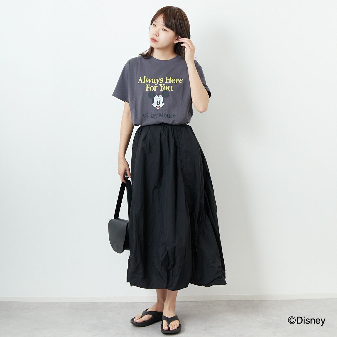 +81 BRANCA [ハチイチブランカ] MICKEY MOUSE/半袖Tシャツ [81B-25SS-CS14-A] CHARCOAL &&モデル身長：167cm 着用サイズ：F&&