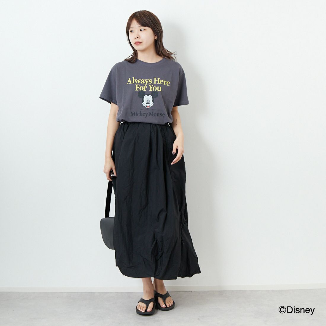 +81 BRANCA [ハチイチブランカ] MICKEY MOUSE/半袖Tシャツ [81B-25SS-CS14-A] CHARCOAL &&モデル身長：167cm 着用サイズ：F&&
