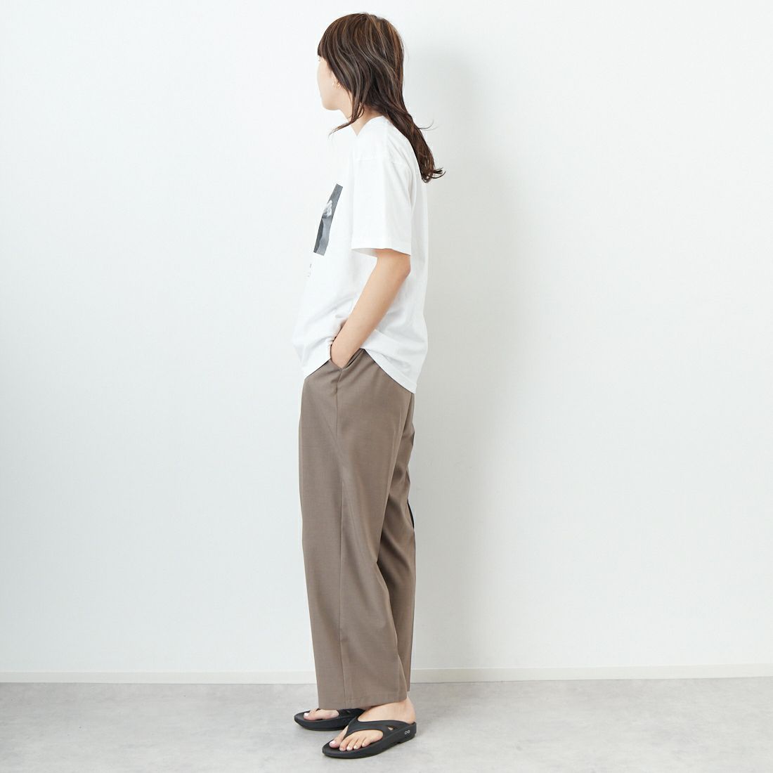 +81 BRANCA [ハチイチブランカ] ケビン・カミンズ フォトTシャツ [81B-25SS-CS21] WHITE &&モデル身長：167cm 着用サイズ：F&&