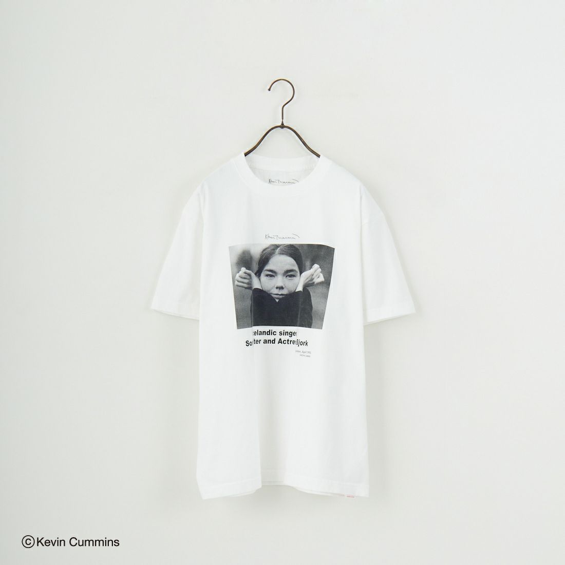 +81 BRANCA [ハチイチブランカ] ケビン・カミンズ フォトTシャツ [81B-25SS-CS21] WHITE
