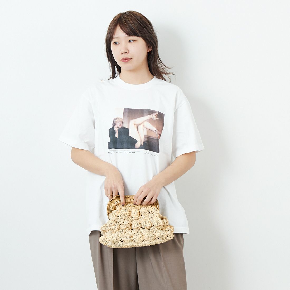 +81 BRANCA [ハチイチブランカ] ケビン・カミンズ フォトTシャツ [81B-25SS-CS22] WHITE &&モデル身長：167cm 着用サイズ：F&&