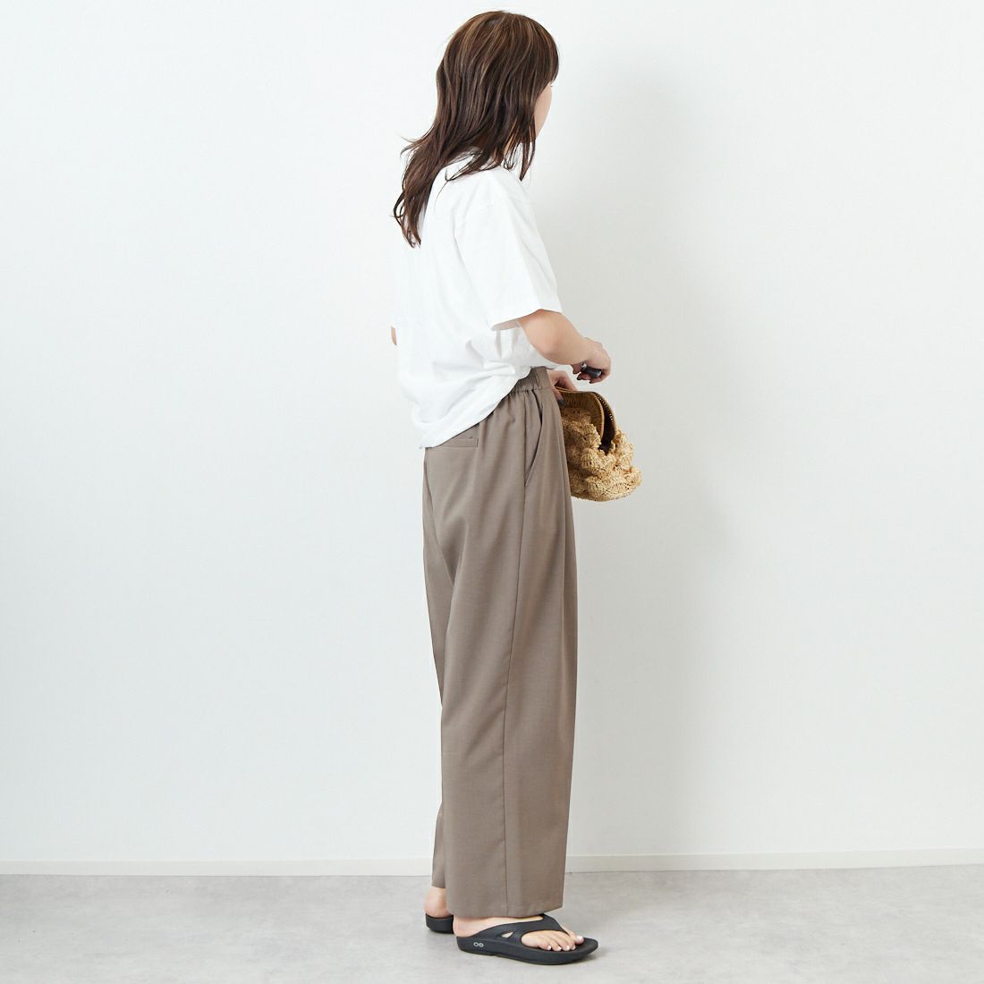 +81 BRANCA [ハチイチブランカ] ケビン・カミンズ フォトTシャツ [81B-25SS-CS22] WHITE &&モデル身長：167cm 着用サイズ：F&&