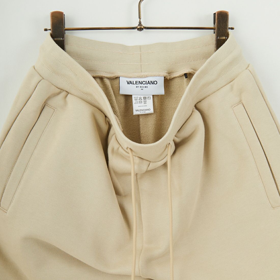 VALENCIANO BY KELME [バレンシアーノ バイ ケレメ] フロッキーロゴショーツ [KV25S504] 37 BEIGE