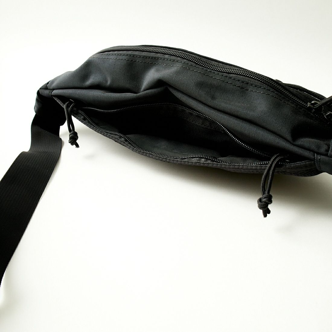 BRIEFING [ブリーフィング] SLASH ボディバッグ [BRA233L28] 010 BLACK