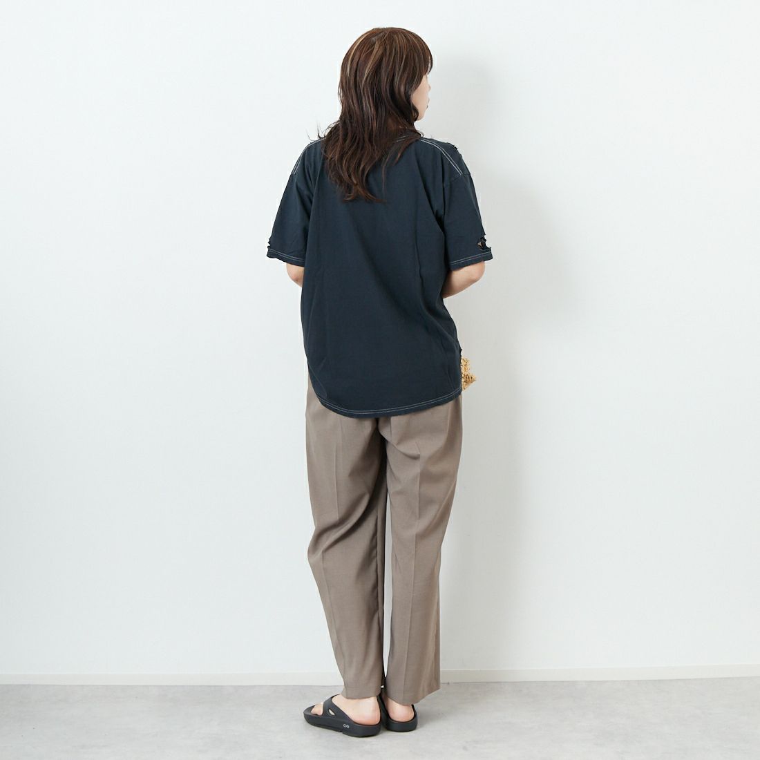 +81 BRANCA [ハチイチブランカ] ダメージ加工 半袖Tシャツ [81B-25SS-CS32] CHARCOAL &&モデル身長：167cm 着用サイズ：F&&