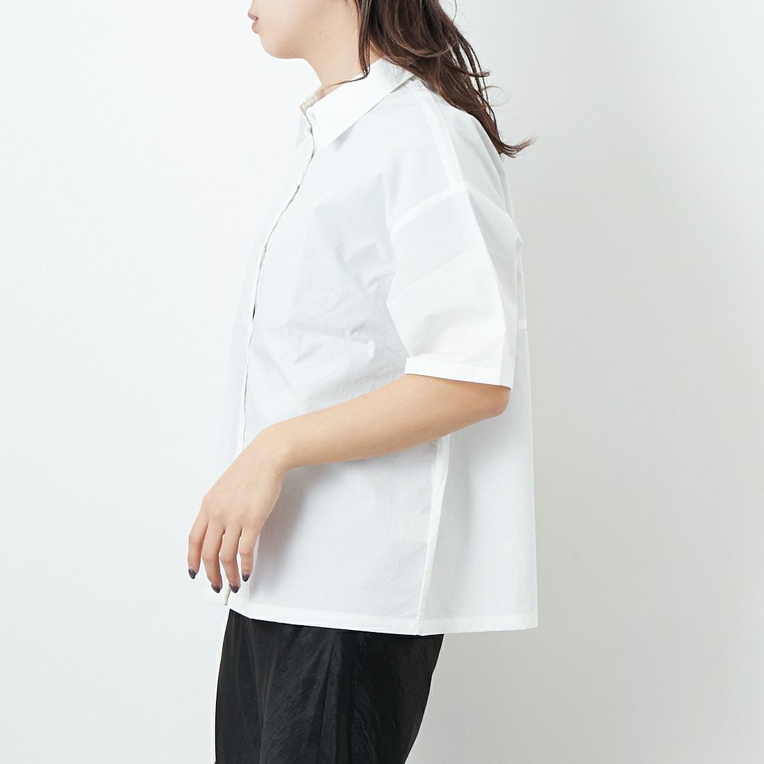 Commencement [コメンスメント] ハーフスリーブワイドシャツ [C-290] WHITE &&モデル身長：167cm 着用サイズ：F&&
