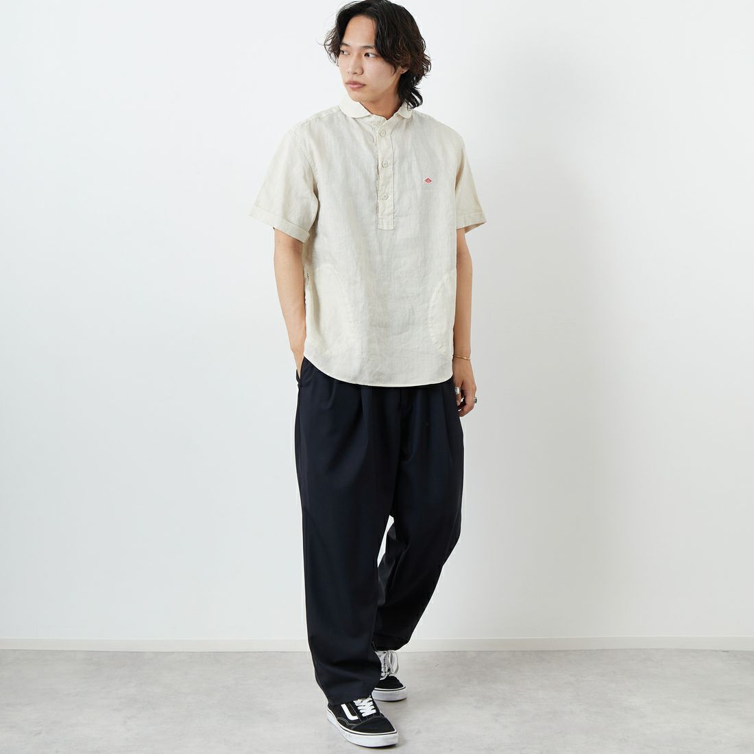 DANTON [ダントン] ラウンドカラー リネンクロスプルオーバーシャツ [DT-B0284FLI] OYSTER &&モデル身長：179cm 着用サイズ：40&&