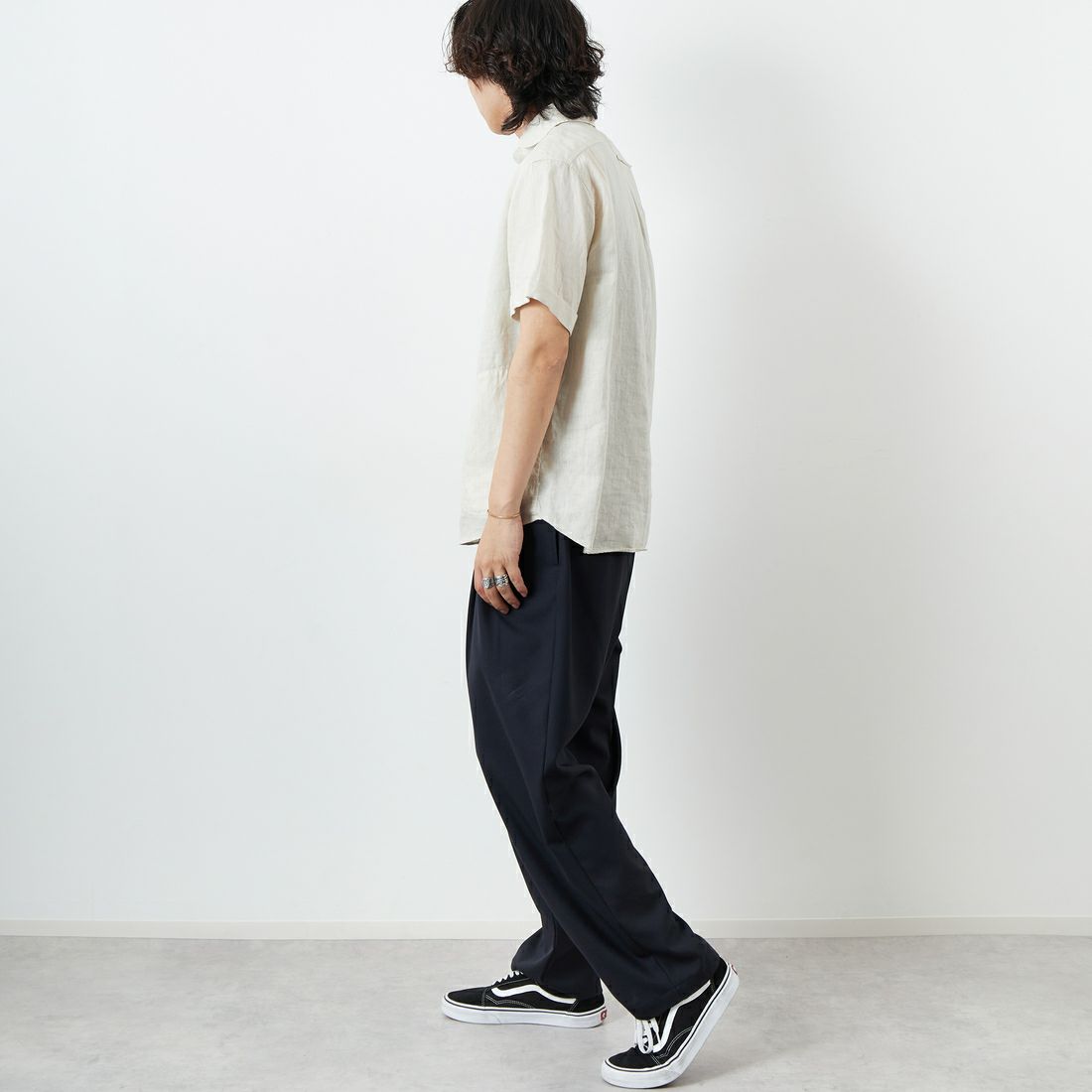 DANTON [ダントン] ラウンドカラー リネンクロスプルオーバーシャツ [DT-B0284FLI] OYSTER &&モデル身長：179cm 着用サイズ：40&&