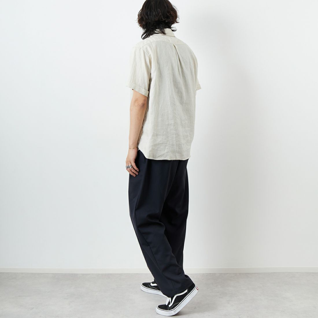 DANTON [ダントン] ラウンドカラー リネンクロスプルオーバーシャツ [DT-B0284FLI] OYSTER &&モデル身長：179cm 着用サイズ：40&&