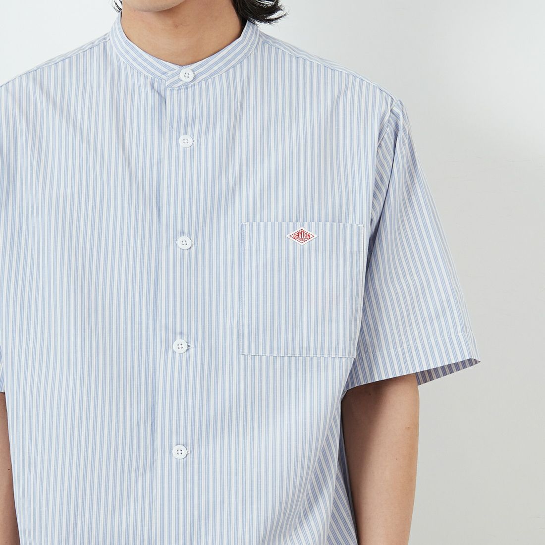 DANTON [ダントン] コットンリネン ストライプバンドカラーシャツ [JD-3788SCP] SAX/WHT ST &&モデル身長：179cm 着用サイズ：42&&