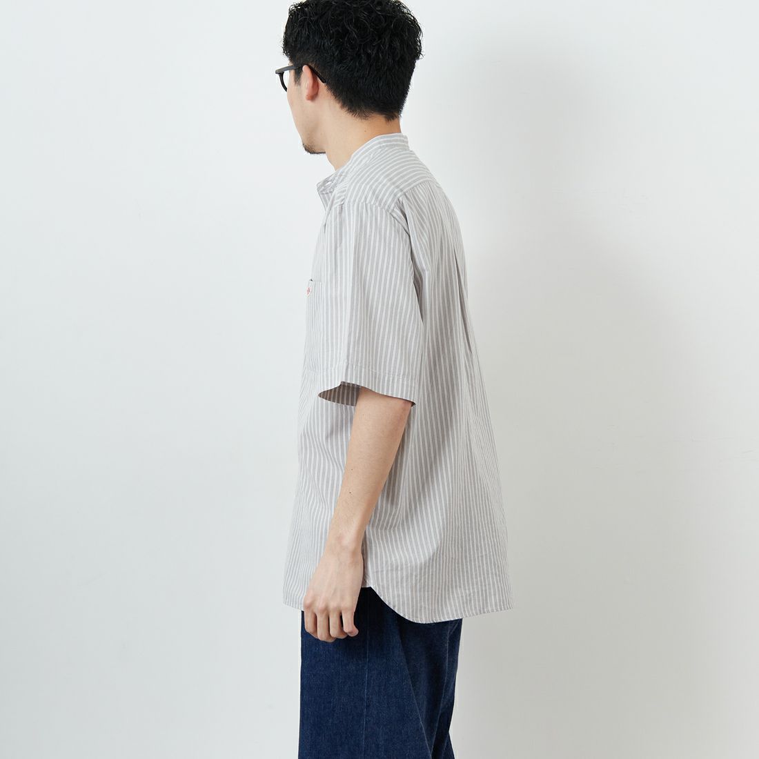 DANTON [ダントン] コットンリネン ストライプバンドカラーシャツ [JD-3788SCP] GRY/WHT ST &&モデル身長：168cm 着用サイズ：40&&