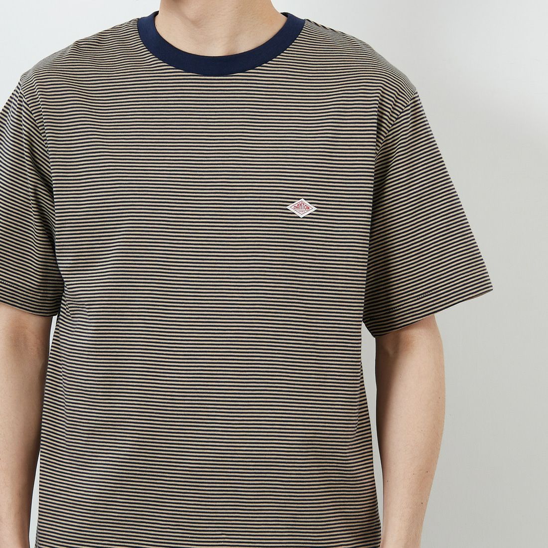DANTON [ダントン] ボーダーインナーTシャツ [DT-C0196CVT] NAVY/BEIGE &&モデル身長：168cm 着用サイズ：M&&
