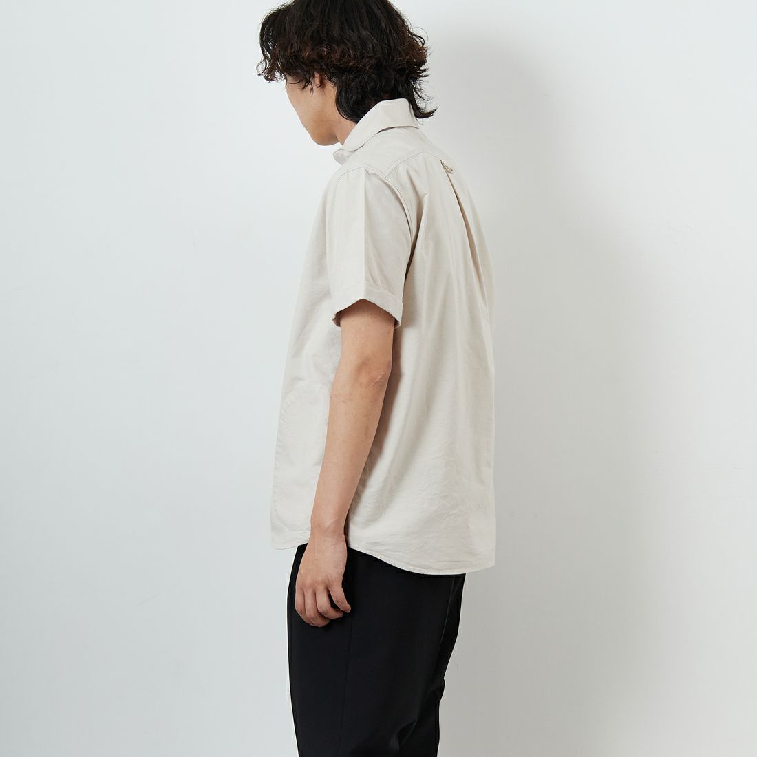 DANTON [ダントン] ラウンドカラー プルオーバーシャツ [DT-B0284SOX] OYSTER &&モデル身長：179cm 着用サイズ：42&&