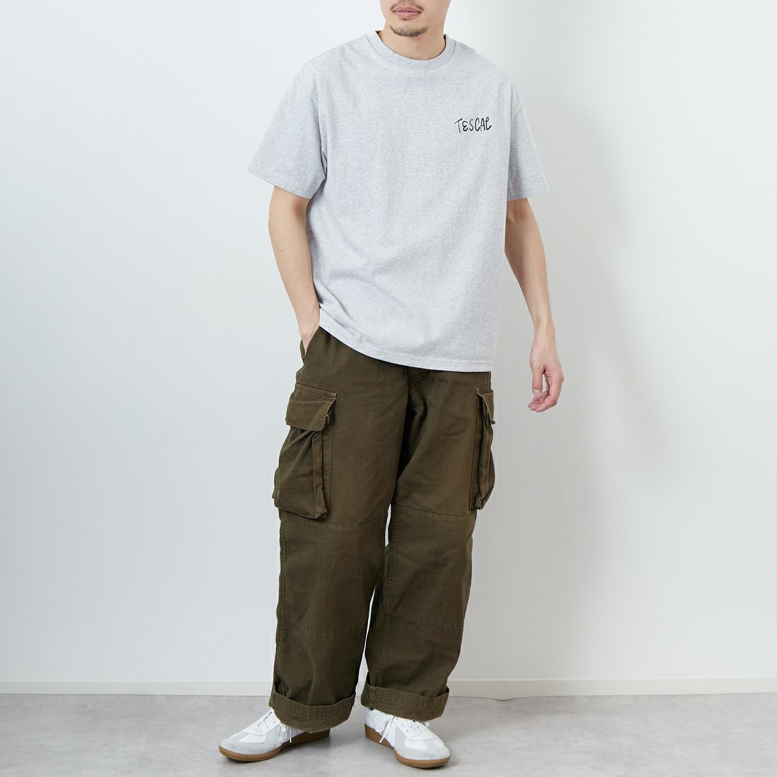 The Endless Summer [エンドレスサマー] 別注 手書き風ロゴ BUHIバックプリントTシャツ [FH-25574502-JF] 03 MIX GRA &&モデル身長：168cm 着用サイズ：L&&