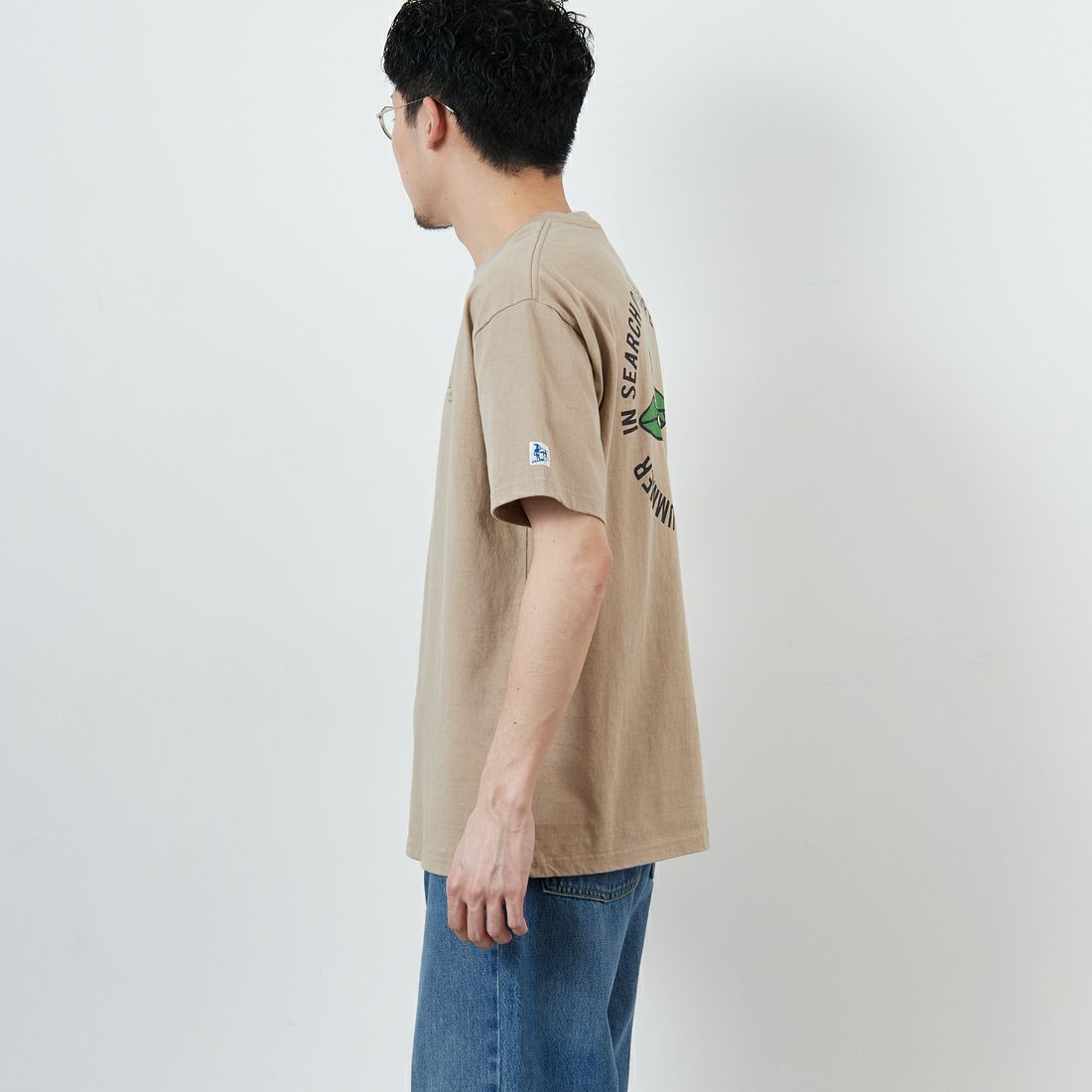 The Endless Summer [エンドレスサマー] 別注 サークルBUHIバックプリントTシャツ [FH-25574503-JF] 35 BEIGE &&モデル身長：167cm 着用サイズ：L&&