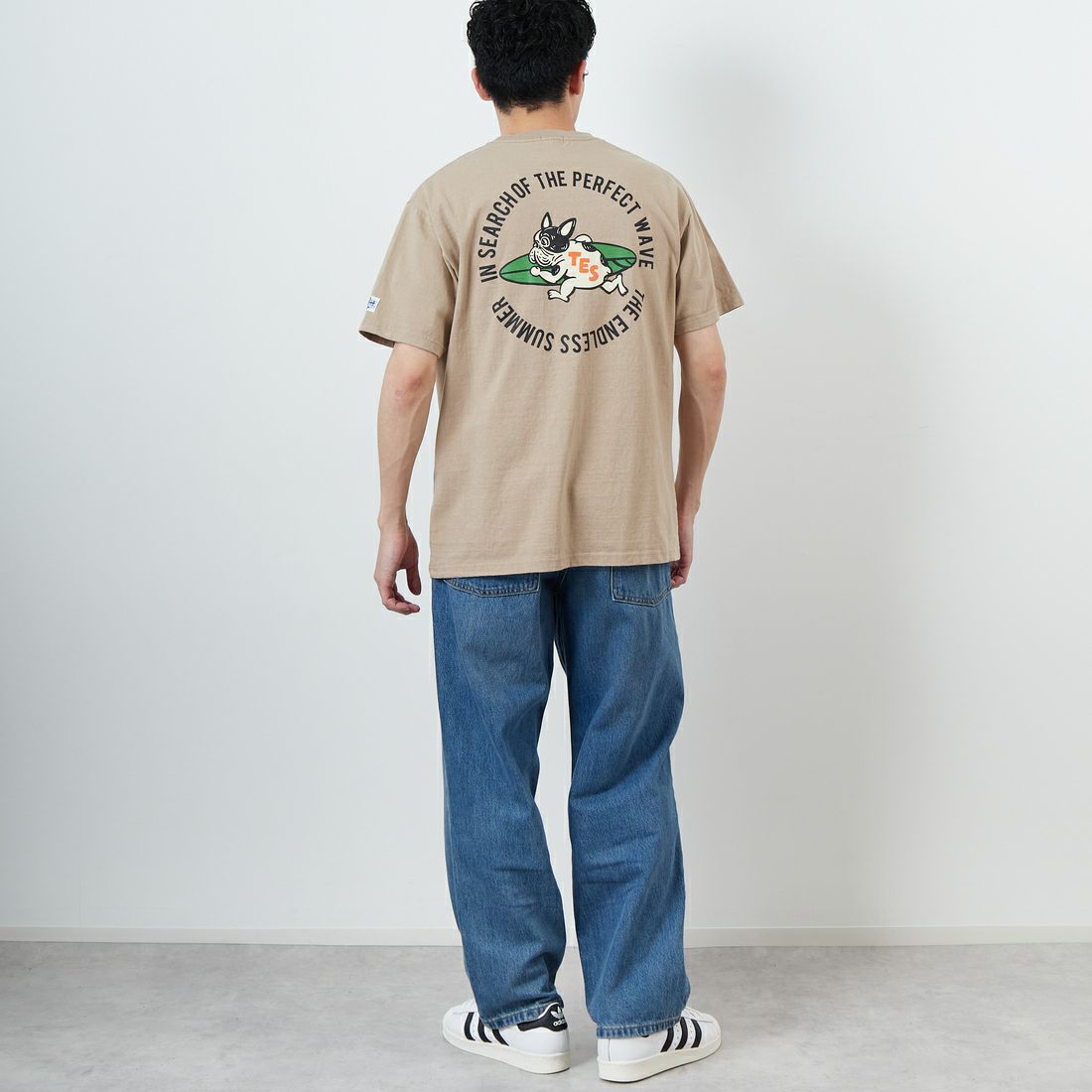 The Endless Summer [エンドレスサマー] 別注 サークルBUHIバックプリントTシャツ [FH-25574503-JF] 35 BEIGE &&モデル身長：167cm 着用サイズ：L&&