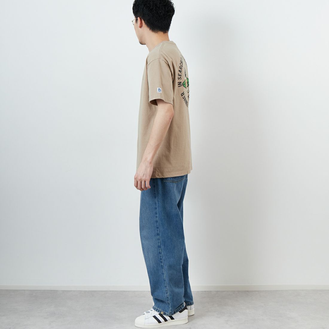 The Endless Summer [エンドレスサマー] 別注 サークルBUHIバックプリントTシャツ [FH-25574503-JF] 35 BEIGE &&モデル身長：167cm 着用サイズ：L&&