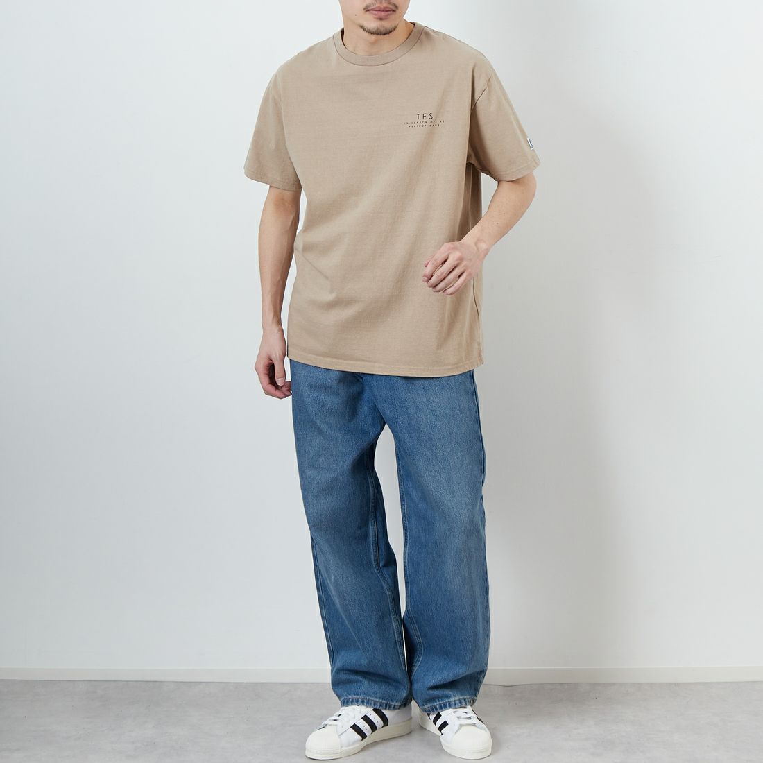 The Endless Summer [エンドレスサマー] 別注 サークルBUHIバックプリントTシャツ [FH-25574503-JF] 35 BEIGE &&モデル身長：167cm 着用サイズ：L&&