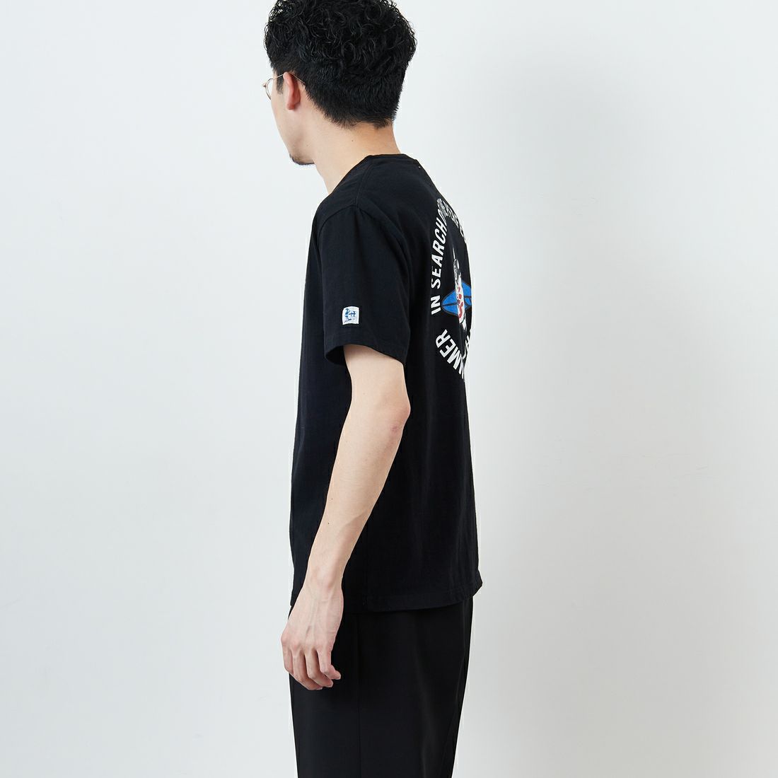 The Endless Summer [エンドレスサマー] 別注 サークルBUHIバックプリントTシャツ [FH-25574503-JF] 01 BLACK &&モデル身長：167cm 着用サイズ：M&&