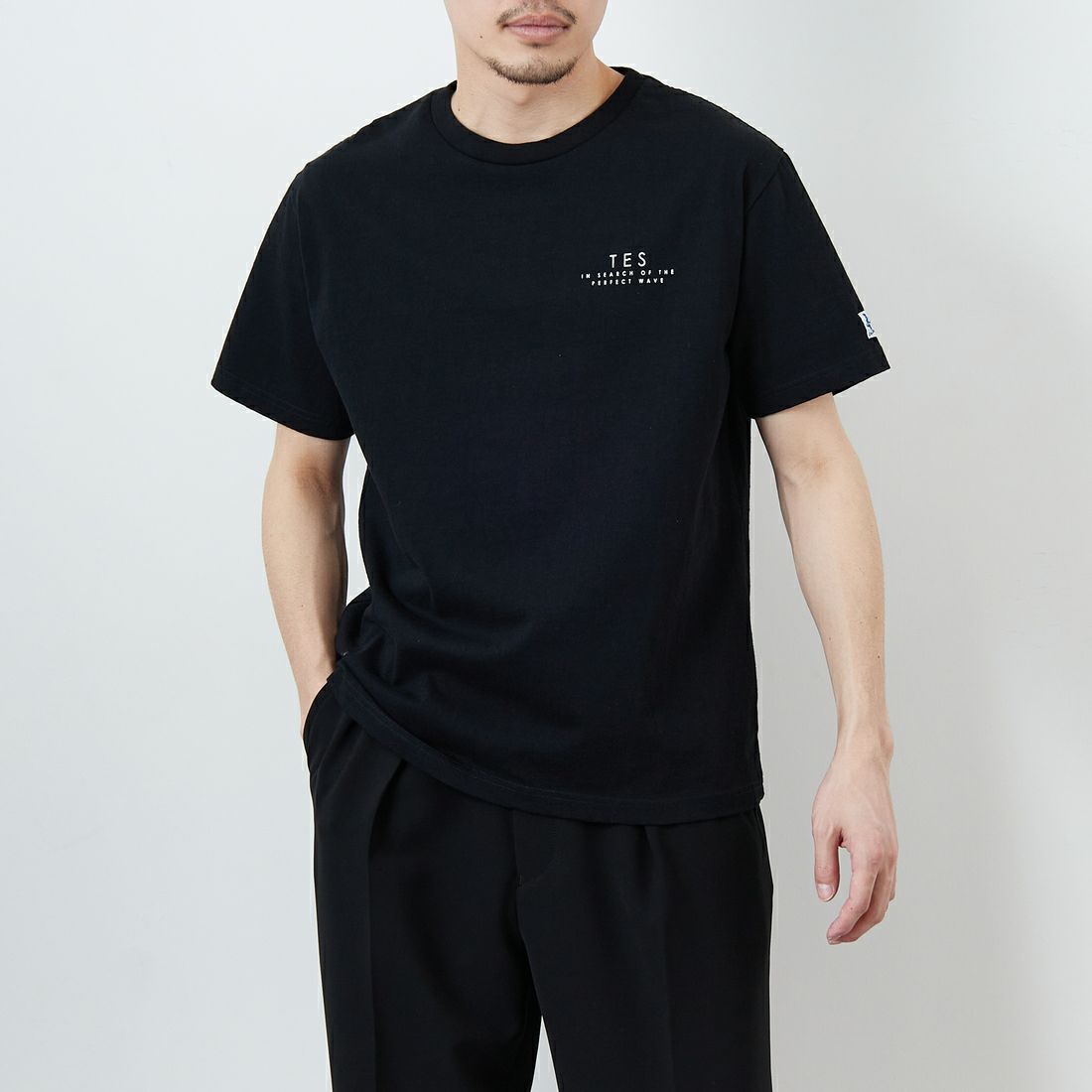 The Endless Summer [エンドレスサマー] 別注 サークルBUHIバックプリントTシャツ [FH-25574503-JF] 01 BLACK &&モデル身長：167cm 着用サイズ：M&&