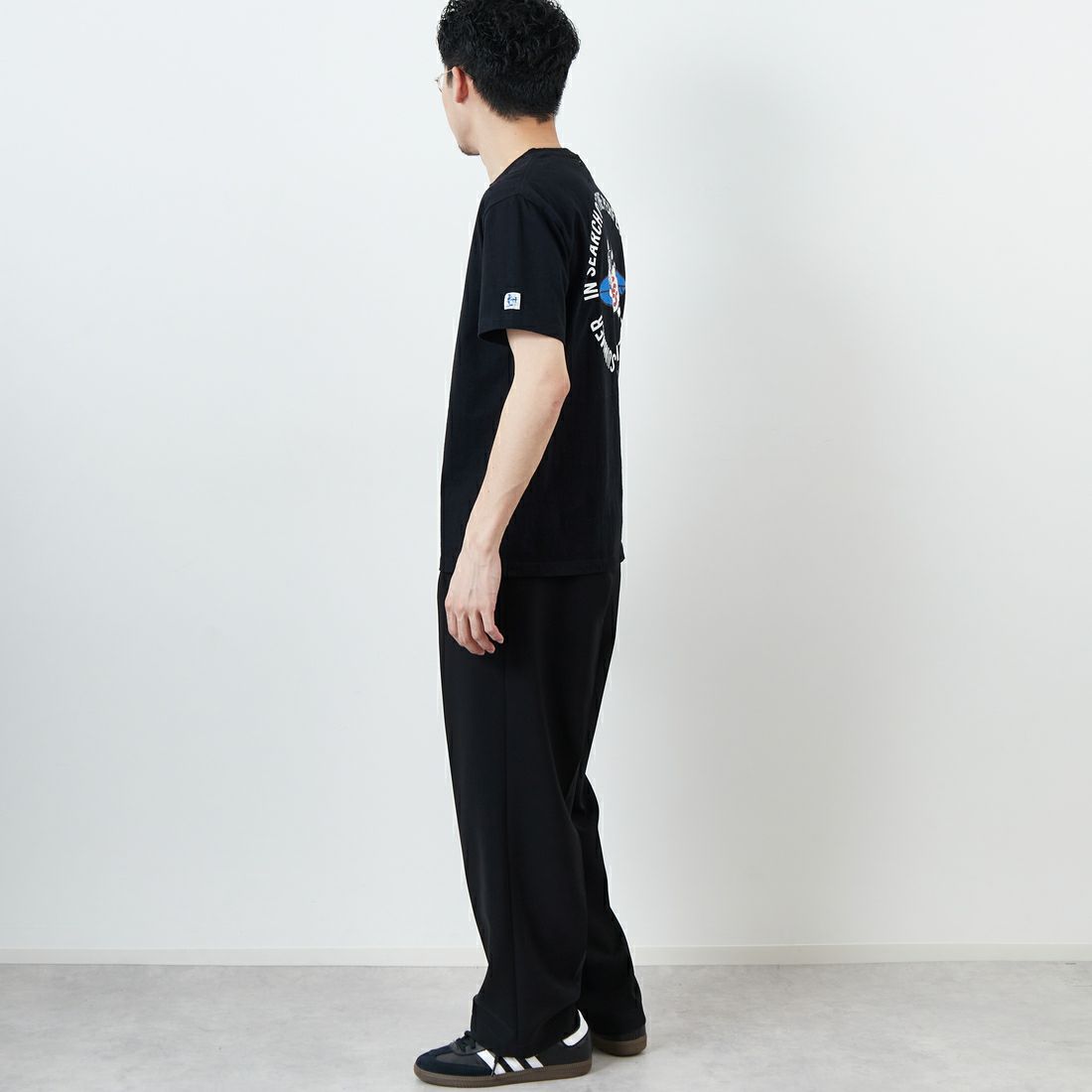 The Endless Summer [エンドレスサマー] 別注 サークルBUHIバックプリントTシャツ [FH-25574503-JF] 01 BLACK &&モデル身長：167cm 着用サイズ：M&&