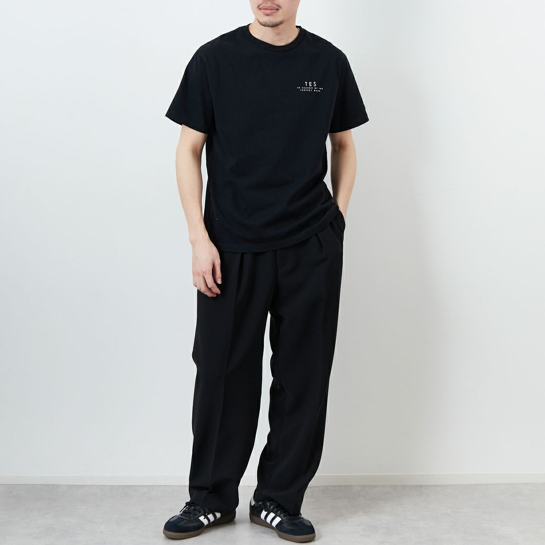 The Endless Summer [エンドレスサマー] 別注 サークルBUHIバックプリントTシャツ [FH-25574503-JF] 01 BLACK &&モデル身長：167cm 着用サイズ：M&&