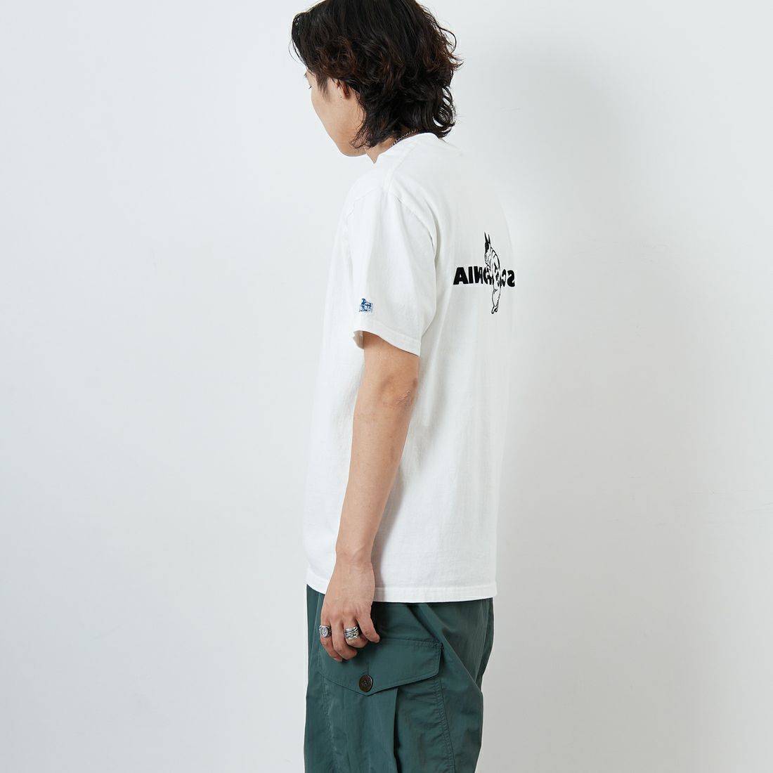 The Endless Summer [エンドレスサマー] 別注 TES CALフロッキーロゴプリントTシャツ [FH-25574504-JF] 07 WHITE &&モデル身長：179cm 着用サイズ：XL&&
