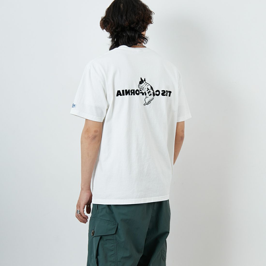 The Endless Summer [エンドレスサマー] 別注 TES CALフロッキーロゴプリントTシャツ [FH-25574504-JF] 07 WHITE &&モデル身長：179cm 着用サイズ：XL&&
