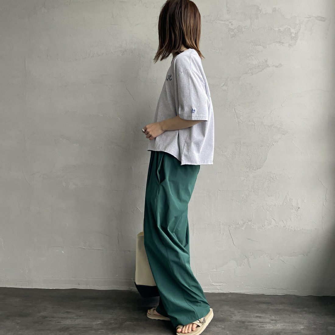 The Endless Summer [エンドレスサマー] 別注 手書き風ロゴ BUHIバックプリント カットオフTシャツ [FH-25574508-JF] MIX GRAY &&モデル身長：158cm 着用サイズ：F&&