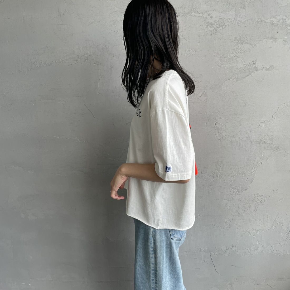 The Endless Summer [エンドレスサマー] 別注 手書き風ロゴ BUHIバックプリント カットオフTシャツ [FH-25574508-JF] WHITE &&モデル身長：160cm 着用サイズ：F&&