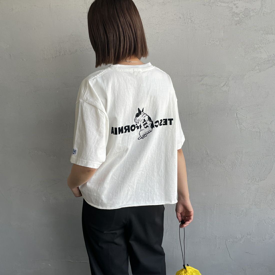 The Endless Summer [エンドレスサマー] 別注 TES CALフロッキーロゴプリント カットオフTシャツ [FH-25574509-JF] WHITE &&モデル身長：159cm 着用サイズ：F&&