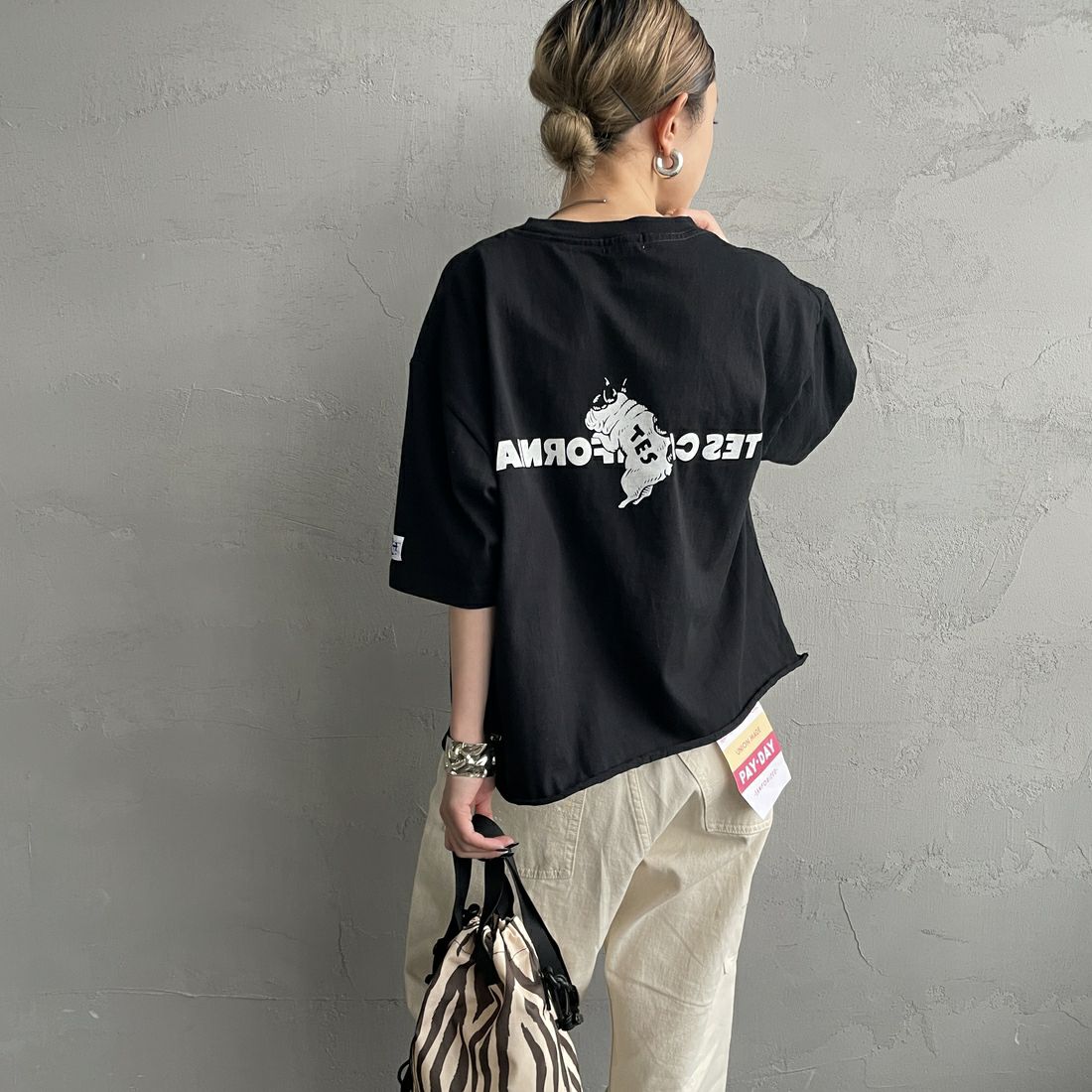 The Endless Summer [エンドレスサマー] 別注 TES CALフロッキーロゴプリント カットオフTシャツ [FH-25574509-JF] BLACK &&モデル身長：150cm 着用サイズ：F&&