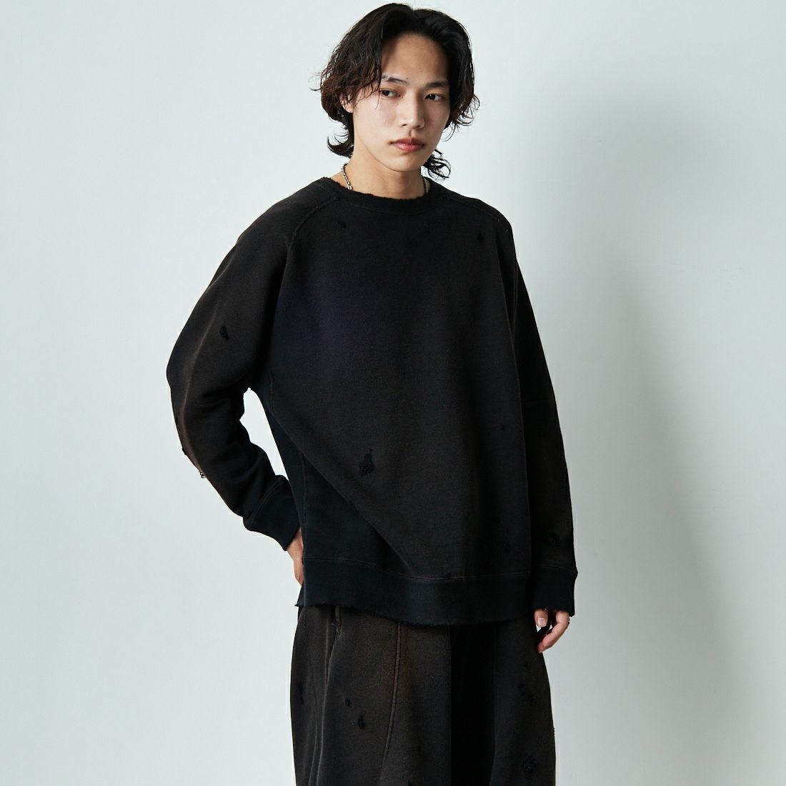 Needles [ニードルズ] ダーツスウェットシャツ [QV368] D BLACK &&モデル身長：179cm 着用サイズ：L&&