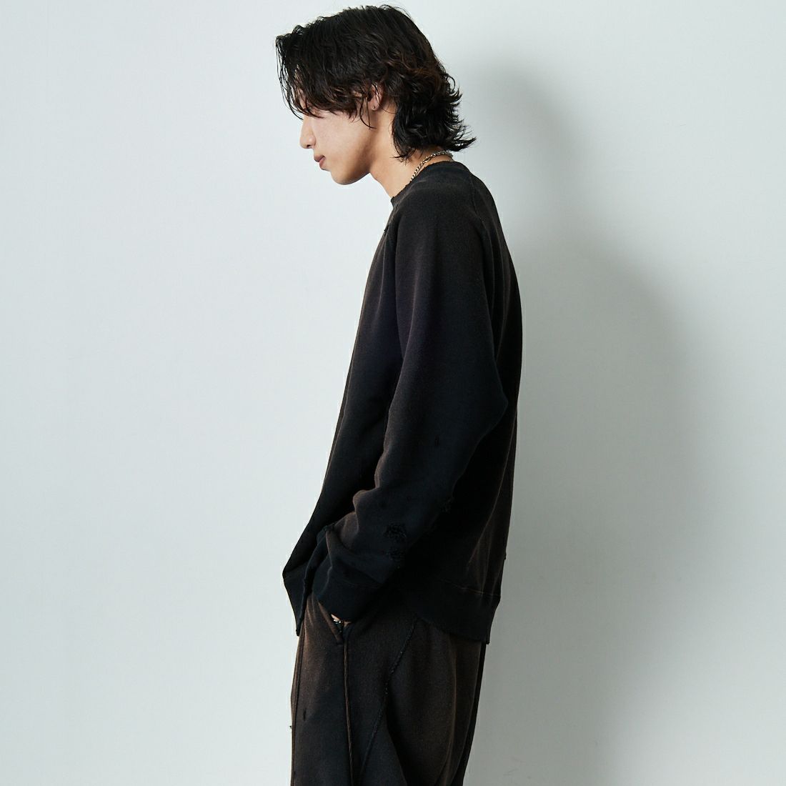 Needles [ニードルズ] ダーツスウェットシャツ [QV368] D BLACK &&モデル身長：179cm 着用サイズ：L&&