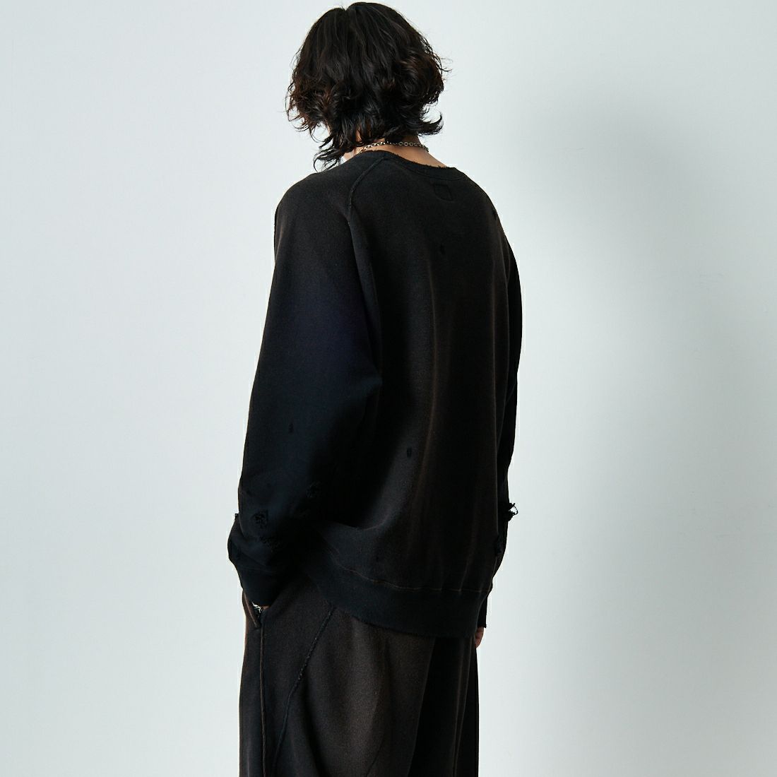 Needles [ニードルズ] ダーツスウェットシャツ [QV368] D BLACK &&モデル身長：179cm 着用サイズ：L&&